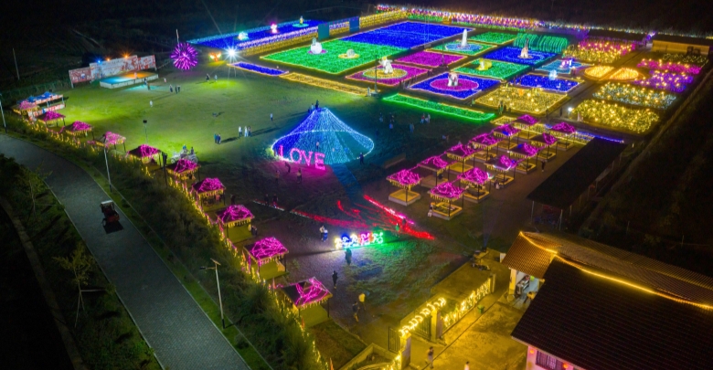 千燈點(diǎn)亮鄉(xiāng)村夜