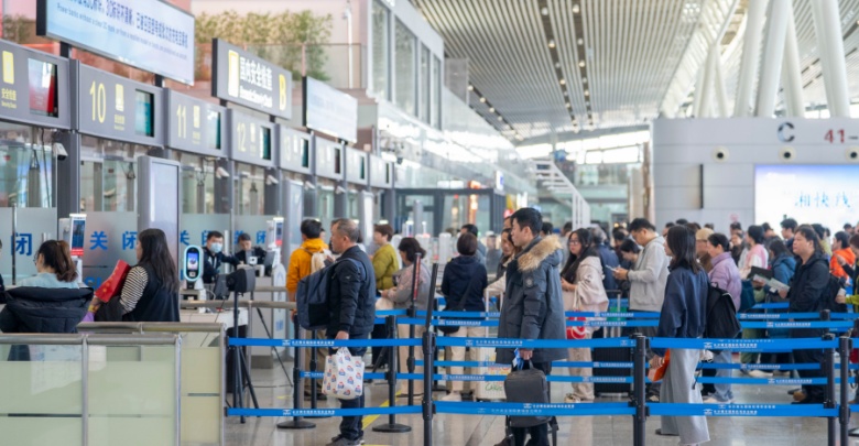 春節(jié)臨近 長(zhǎng)沙機(jī)場(chǎng)迎客流高峰
